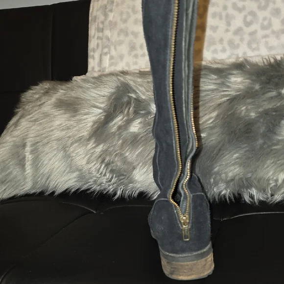 UGG Women's Black Winter Boots - Picture 3 of 16